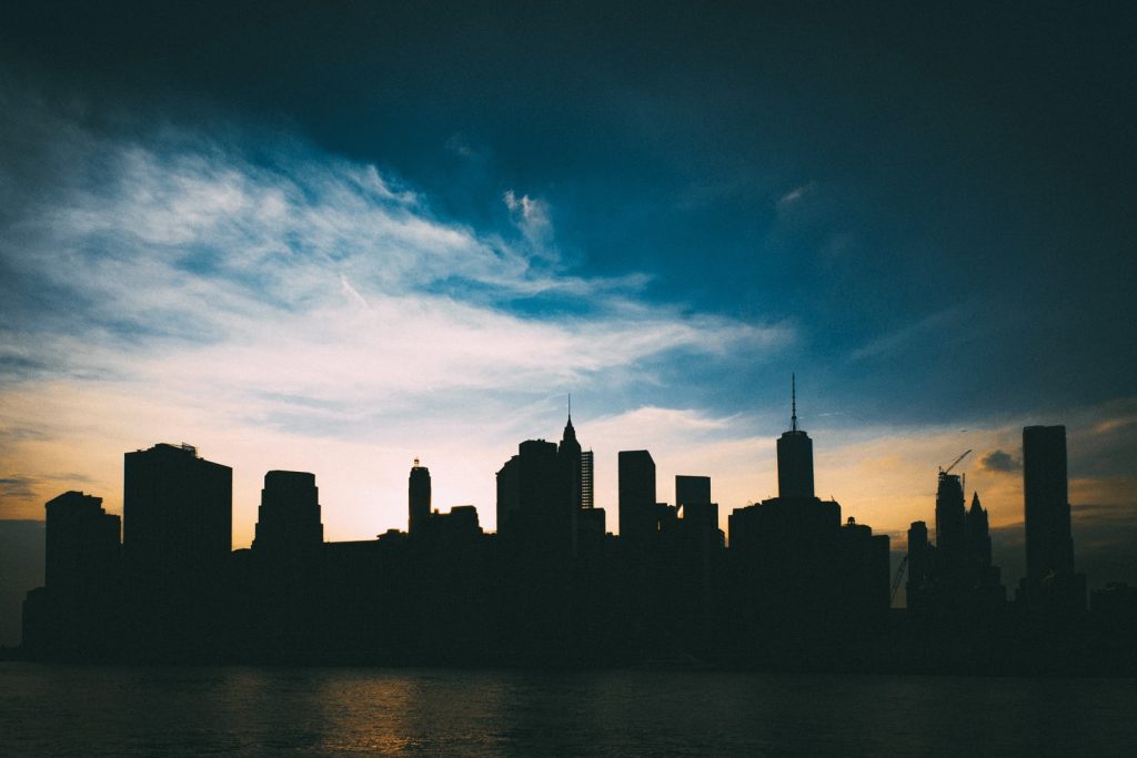 new york skyline z brooklyn zapadajuce slnko
