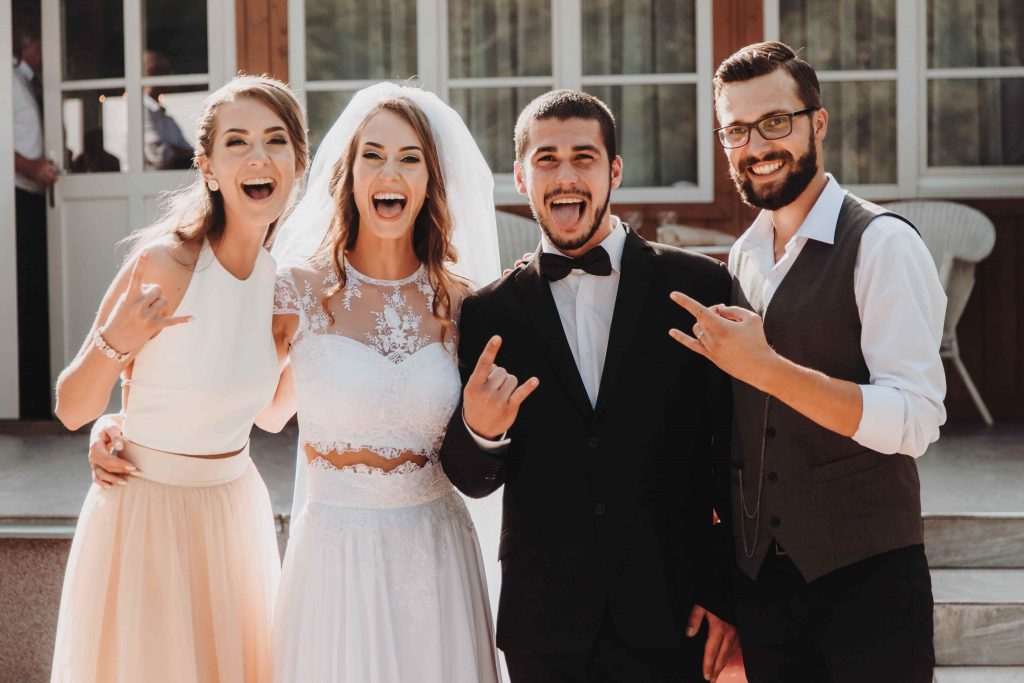 Svadobna skupinova fotografia vtipna kosice vychod fotograf svadba